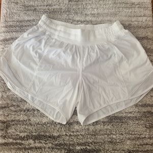 NWT Lululemon hotty hot LR short 4" lined
